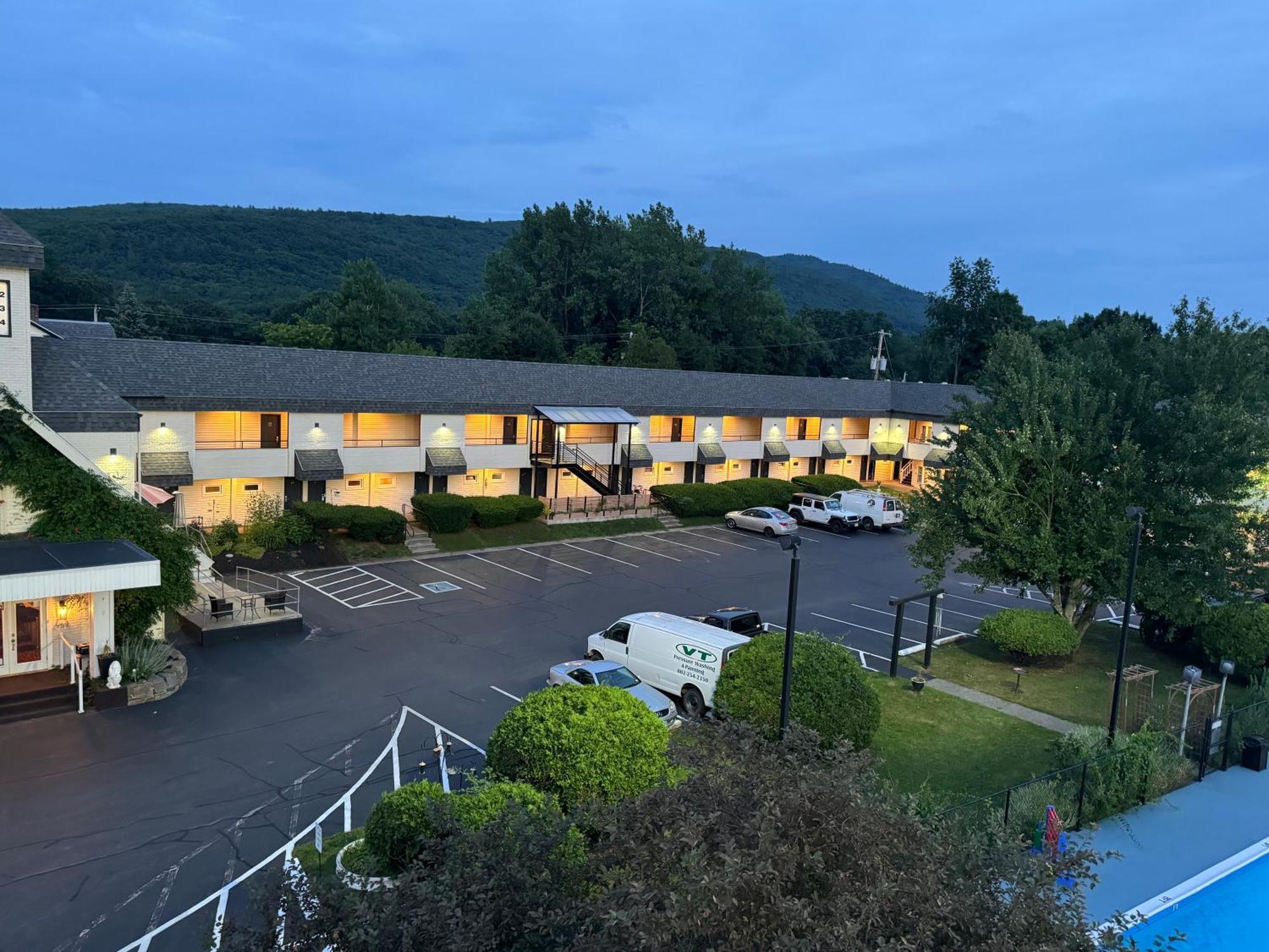 The Black Mountain Inn 브레틀보로 외부 사진