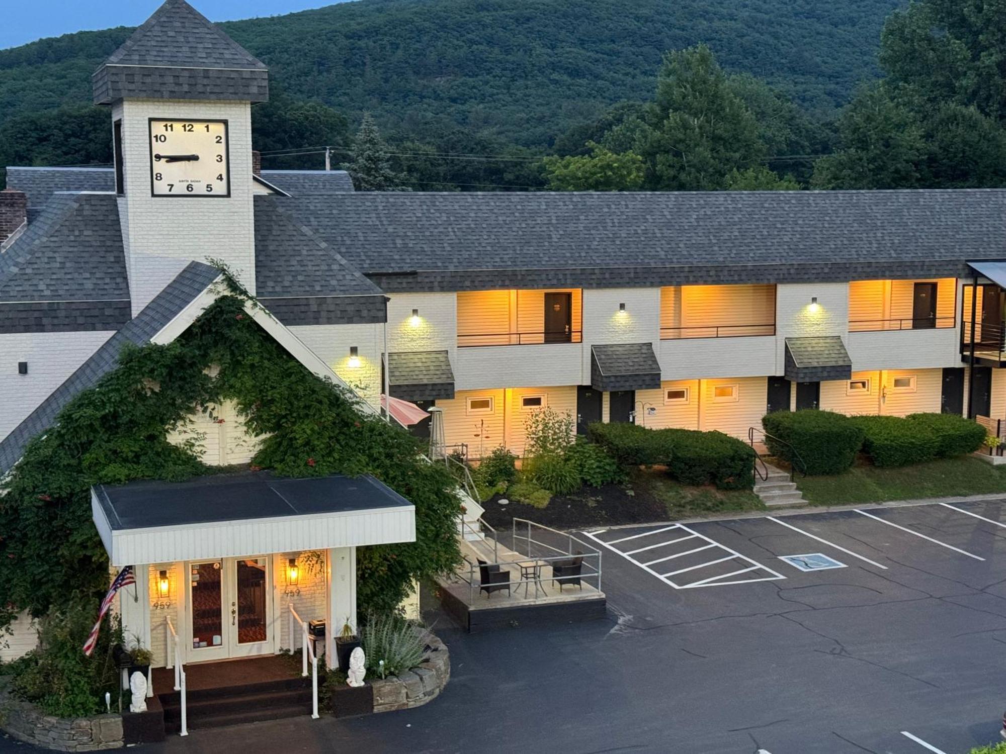 The Black Mountain Inn 브레틀보로 외부 사진